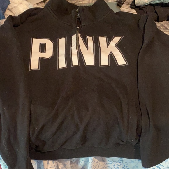 A black pink Sweatshirt was zipper - Picture 2 of 4